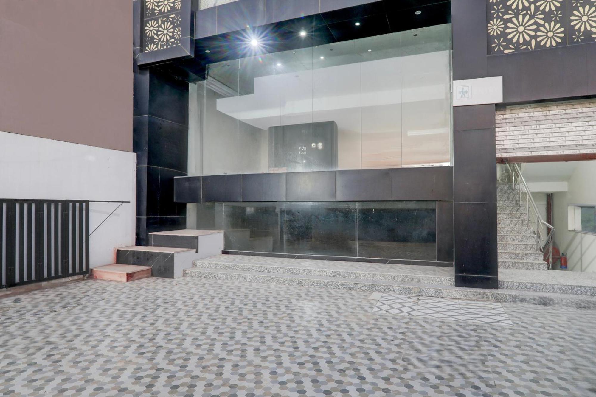 Super Hotel O Banthara Near Airport Banthra Sikandarpur Экстерьер фото